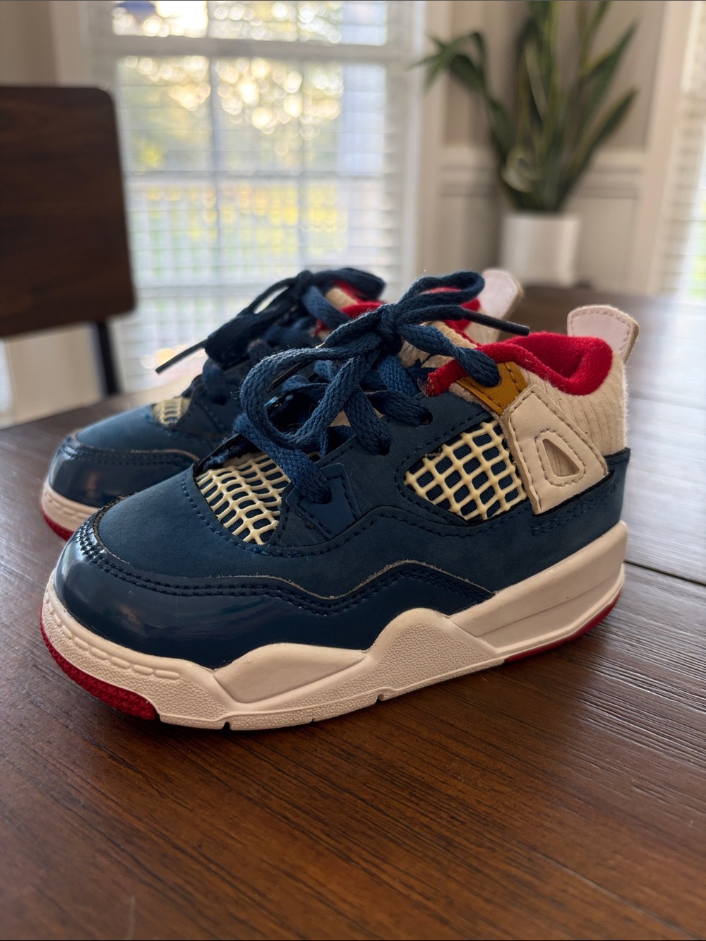 Toddler Jordan 4 Retro "Messy Room" sneaker Size 7C